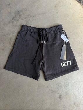 Fear of God Essentials 1977 Iron Shorts SS22 Size Large Brand New